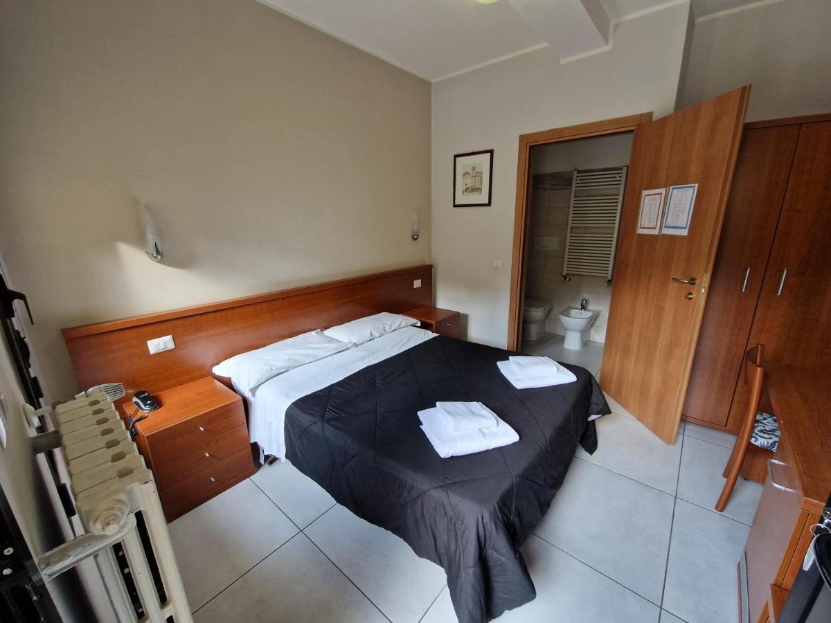 Hotel Bonola Milan Bagian luar foto
